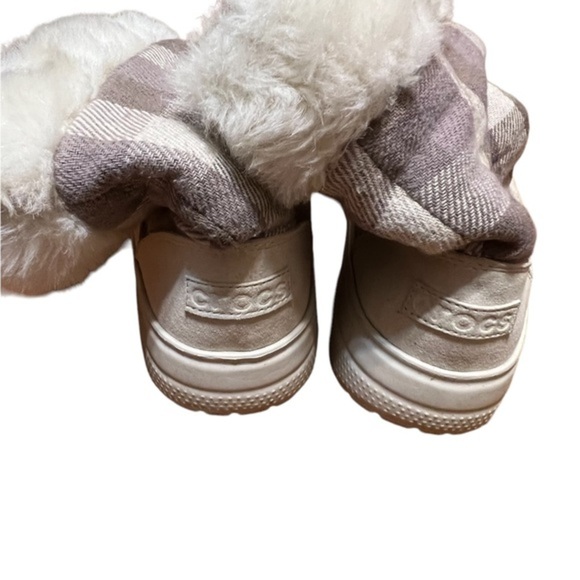 Crocs Boots White with Gray Boots Fur Inner Size 8 - Picture 4 of 8